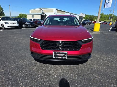 Certified 2025 Honda Accord SE image 4
