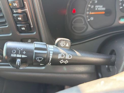 Used 2003 Chevrolet Avalanche 4x4 w/ Suspension Package, Off-Road image 18