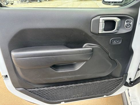 Used 2024 Jeep Wrangler Unlimited Rubicon image 16