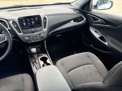 Used 2025 Chevrolet Malibu RS FWD image 23