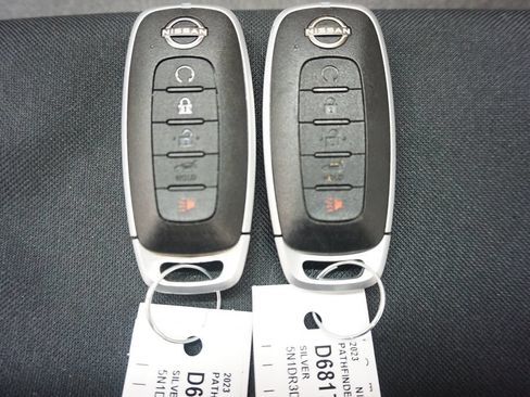 Used 2023 Nissan Pathfinder Platinum AWD/4WD image 20