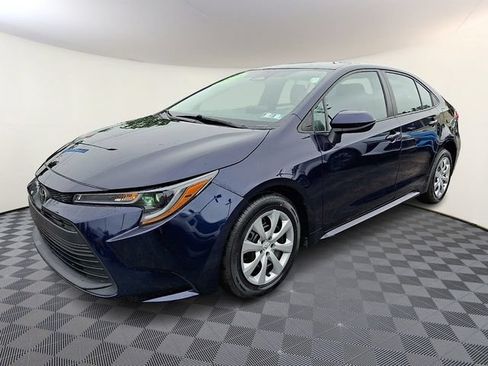 Used 2023 Toyota Corolla LE FWD image 3