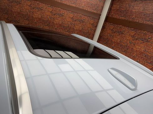 Used 2025 Volvo XC40 B5 Core image 25