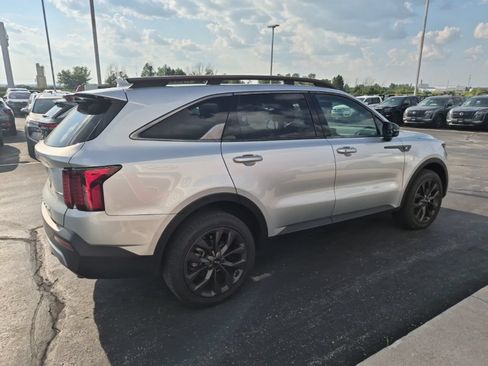 Used 2021 Kia Sorento EX w/ EX AWD X-Line Package image 3