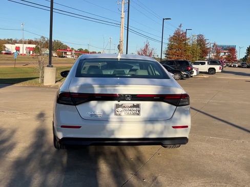 Used 2023 Honda Accord EX image 5