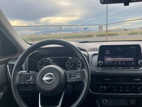 Used 2023 Nissan Rogue S FWD image 33
