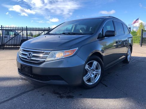 Used 2012 Honda Odyssey LX image 1