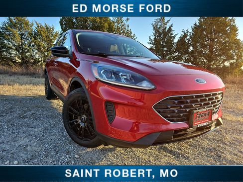 Used 2022 Ford Escape SE w/ SE Sport Appearance Package image 1