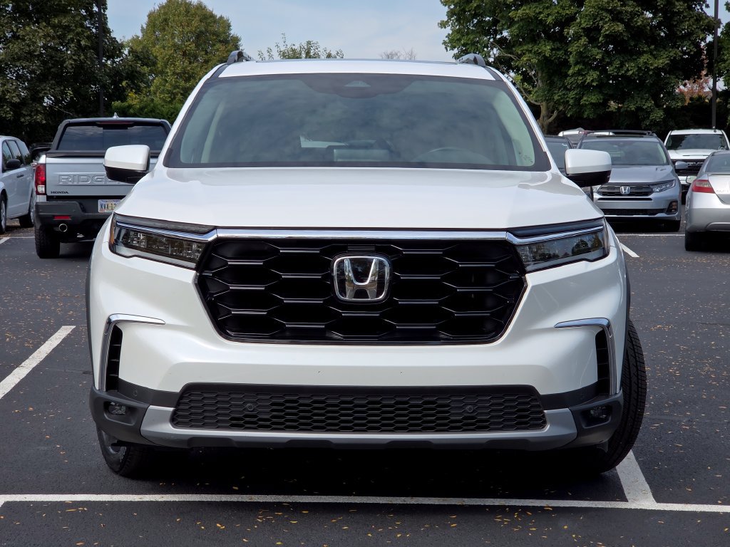 Certified 2025 Honda Pilot Touring image 22