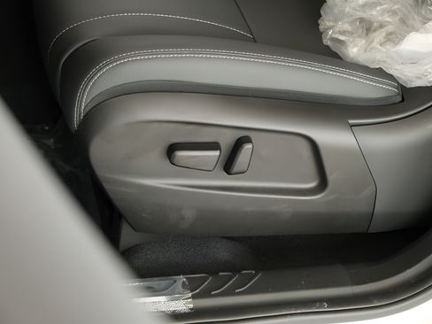 New 2025 VinFast VF 8 Eco AWD/4WD image 10