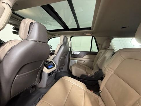 Used 2023 Lincoln Navigator L Reserve AWD/4WD image 32