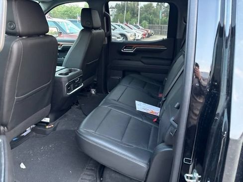 Used 2023 GMC Sierra 1500 Denali w/ Technology Package AWD/4WD image 9