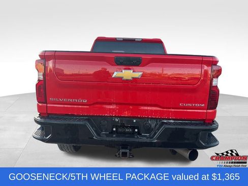 Used 2023 Chevrolet Silverado 2500 Custom w/ Custom Value Package image 4