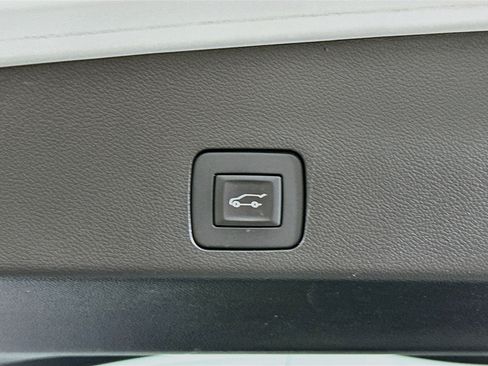 Used 2025 Buick Encore GX Avenir w/ Avenir Technology Package FWD image 29