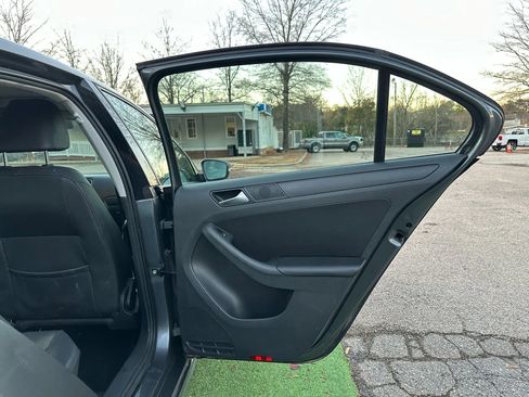 Used 2012 Volkswagen Jetta SE image 17