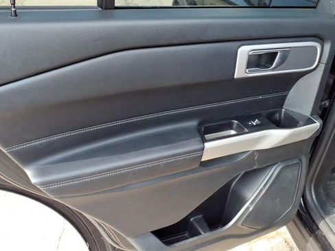 Used 2021 Ford Explorer XLT w/ Equipment Group 202A image 18