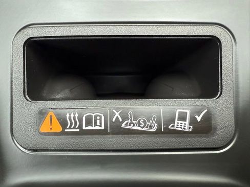 Used 2023 GMC Terrain Denali w/ Black Diamond Edition image 33