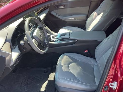 Used 2022 Toyota Avalon Limited w/ Advanced Safety Package FWD image 3