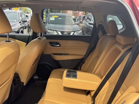 Used 2022 Nissan Rogue Platinum w/ Head-Up Display Package image 13