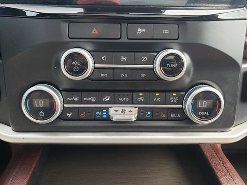 Used 2022 Ford Expedition Limited AWD/4WD image 19