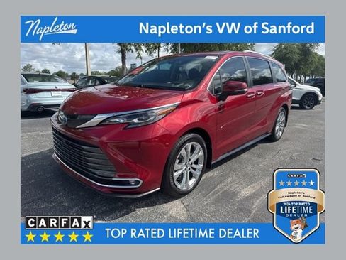 Used 2024 Toyota Sienna Platinum FWD image 1