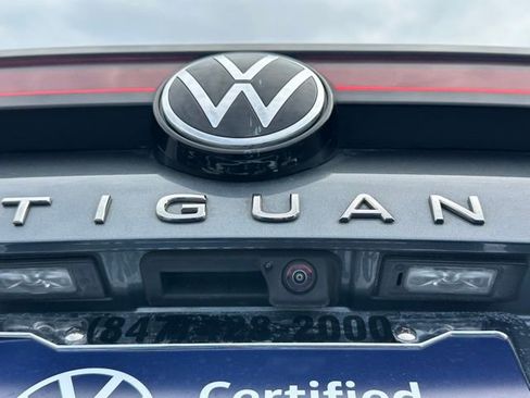 Certified 2025 Volkswagen Tiguan SE w/ Panoramic Sunroof Package AWD/4WD image 16