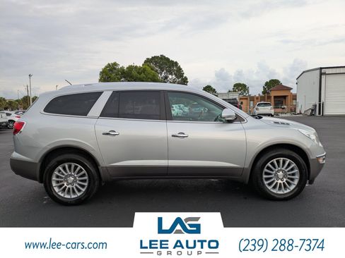 Used 2011 Buick Enclave CXL w/ Trailering Provision Package FWD image 2