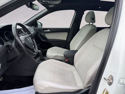Used 2021 Volkswagen Tiguan SE image 9