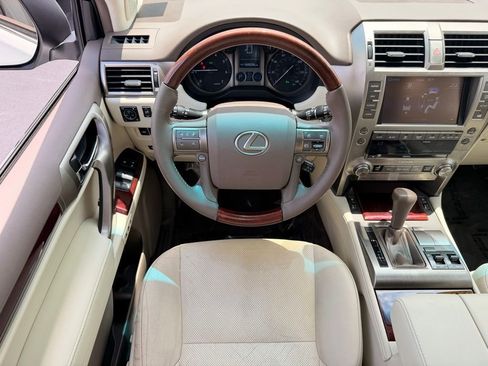 Used 2015 Lexus GX 460 w/ Premium Package AWD/4WD image 18