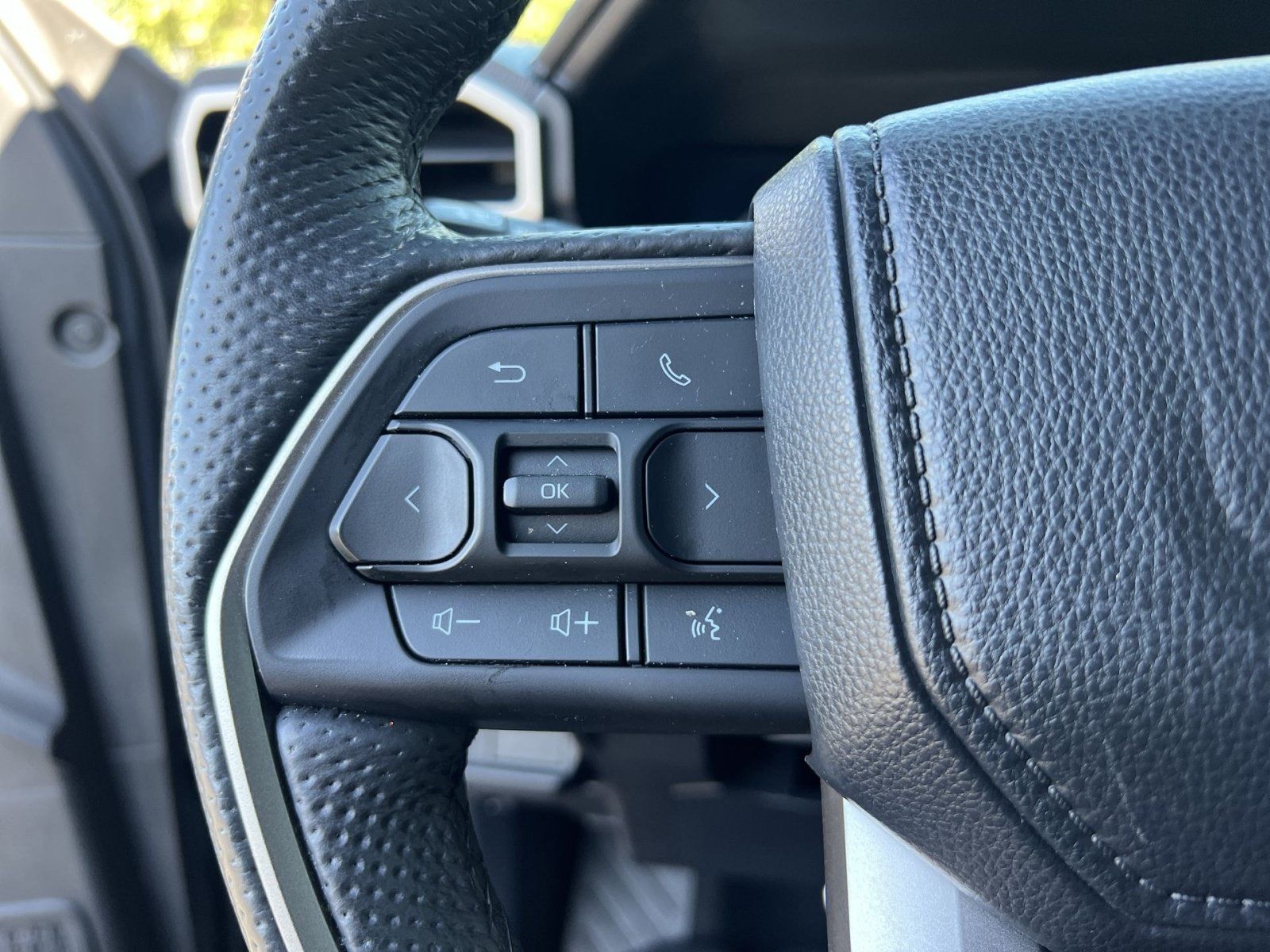 Used 2024 Toyota Tacoma TRD Sport AWD/4WD image 32