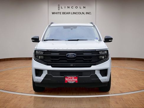 Used 2025 Ford Expedition Active AWD/4WD image 2