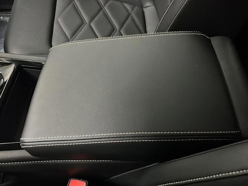 Used 2025 Volkswagen Atlas SE image 19