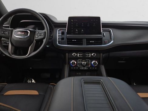 Used 2024 GMC Yukon AT4 w/ AT4 Premium Package AWD/4WD image 12