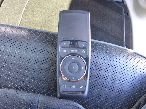 Used 2020 Chrysler Pacifica Limited FWD image 53