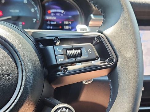 Certified 2026 Porsche Macan AWD/4WD image 32