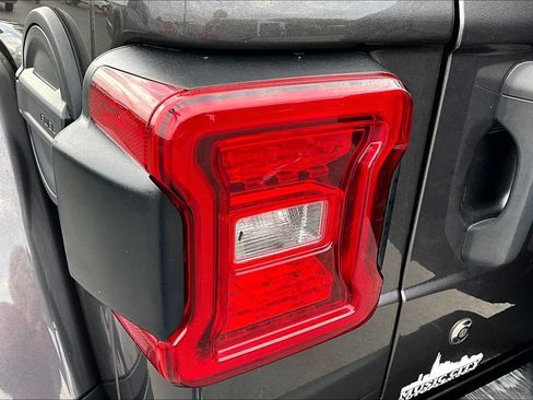 Used 2020 Jeep Wrangler Unlimited Rubicon AWD/4WD image 25