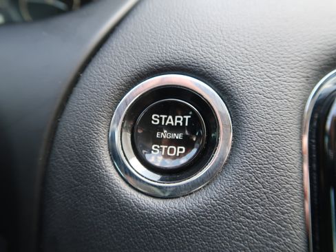 Used 2016 Jaguar XJ Supercharged image 15