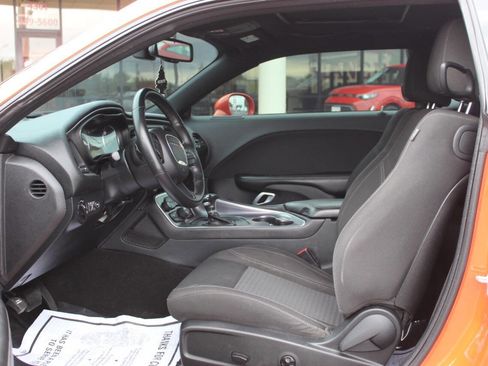 Used 2018 Dodge Challenger R/T w/ Driver Convenience Group RWD image 13