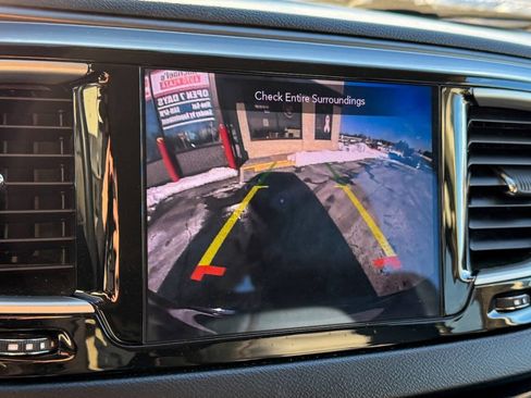 Used 2020 Chrysler Pacifica Touring-L image 29