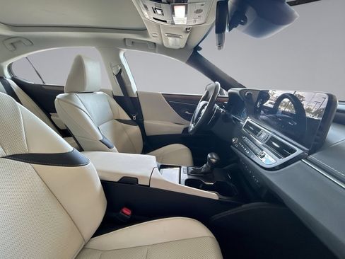 Used 2025 Lexus ES 350 w/ Premium Package FWD image 6
