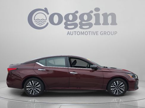 Used 2025 Nissan Altima 2.5 SV FWD image 6