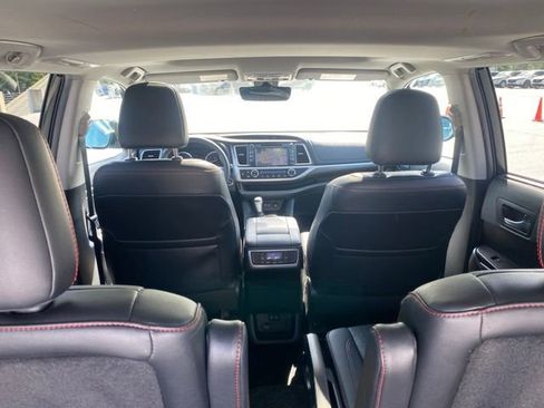 Used 2019 Toyota Highlander SE AWD/4WD image 11