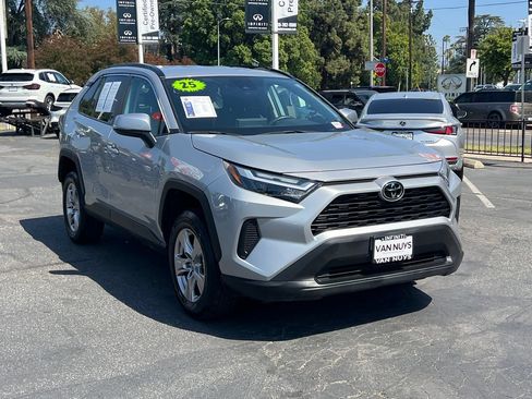 Used 2025 Toyota RAV4 XLE FWD image 10