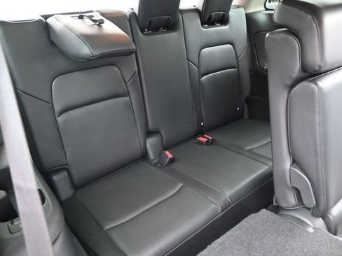 Used 2025 Nissan Pathfinder SL AWD/4WD image 17