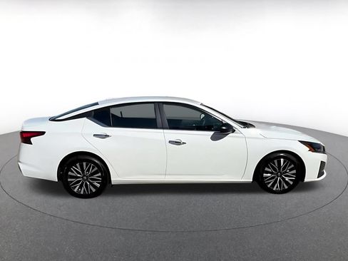 Used 2025 Nissan Altima 2.5 SV FWD image 16