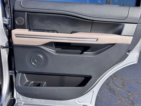 Used 2023 Ford Expedition Limited AWD/4WD image 32