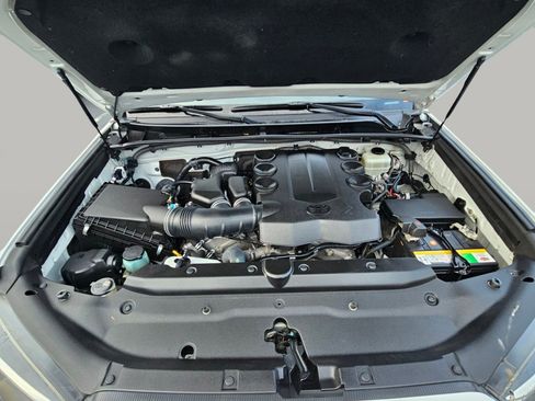 Used 2017 Toyota 4Runner SR5 image 19