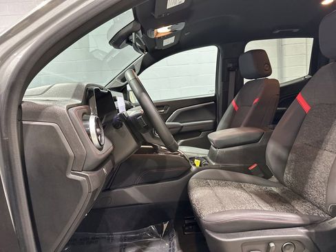 Used 2023 Chevrolet Colorado Z71 w/ Z71 Convenience Package 2 AWD/4WD image 13