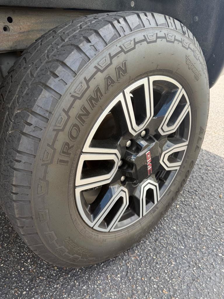 Used 2017 GMC Sierra 2500 SLT w/ Suspension Package, Off-Road AWD/4WD image 13