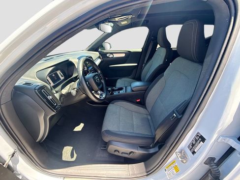 Used 2024 Volvo XC40 B5 Core AWD/4WD image 23